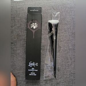 Kat Von D Lock-It Edge Foundation Brush #10